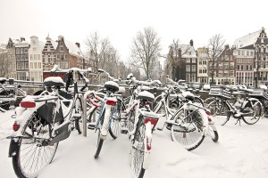 bigstok-Snowy-bikes-in-the-citycenter--27640070